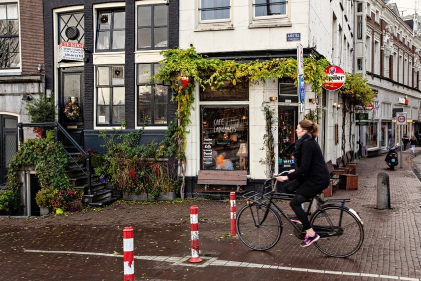 Girl on a bicycle in Amsterdam | Skylum Blog