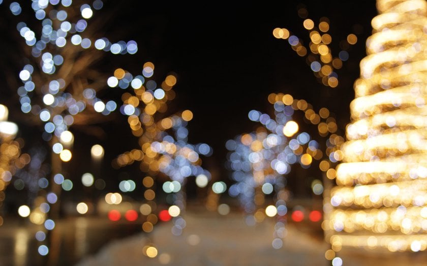 Learn the Best Ways to Capture Christmas Lights | Skylum Blog(8)