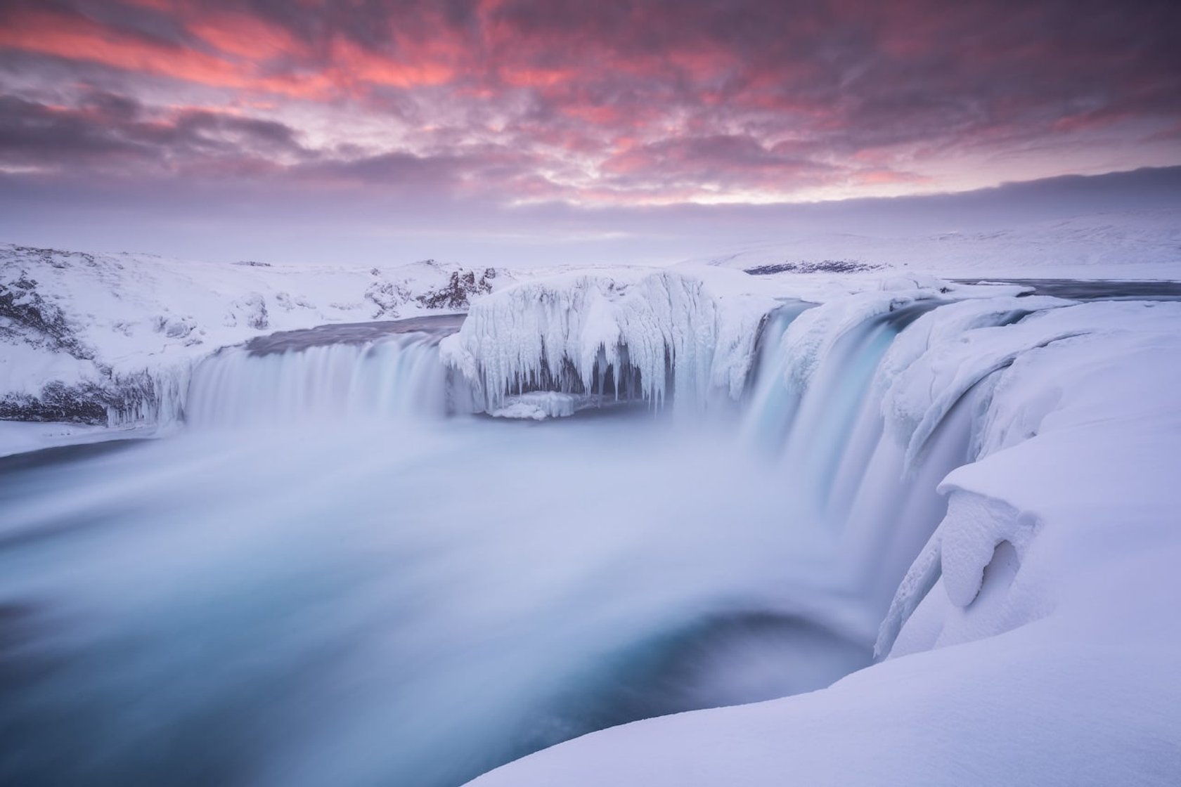 Traveling to Iceland can dramatically improve your photography skills and even unlock new life opportunities. | Skylum Blog(4)