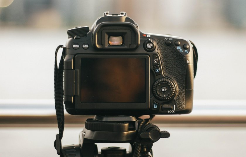 Top 10 Best Cheap Cameras in 2023: Choosing a Budget-Friendly Option | Skylum Blog(6)