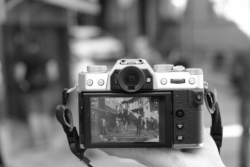 7. Fujifilm X-T200: Catch Live Emotions and Moments
