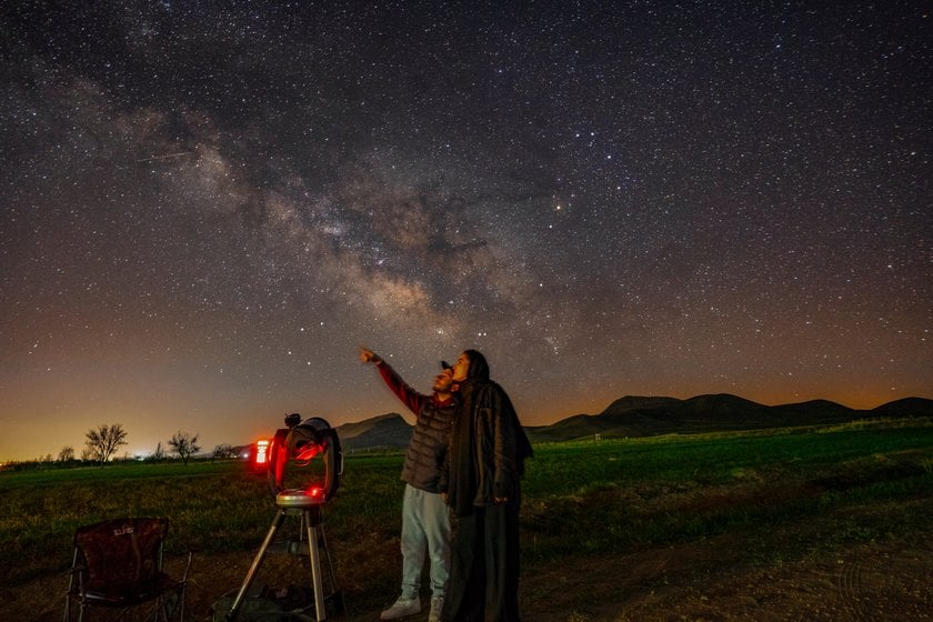 The Best Travel Telescopes for Stargazing on the Go | Skylum Blog(6)
