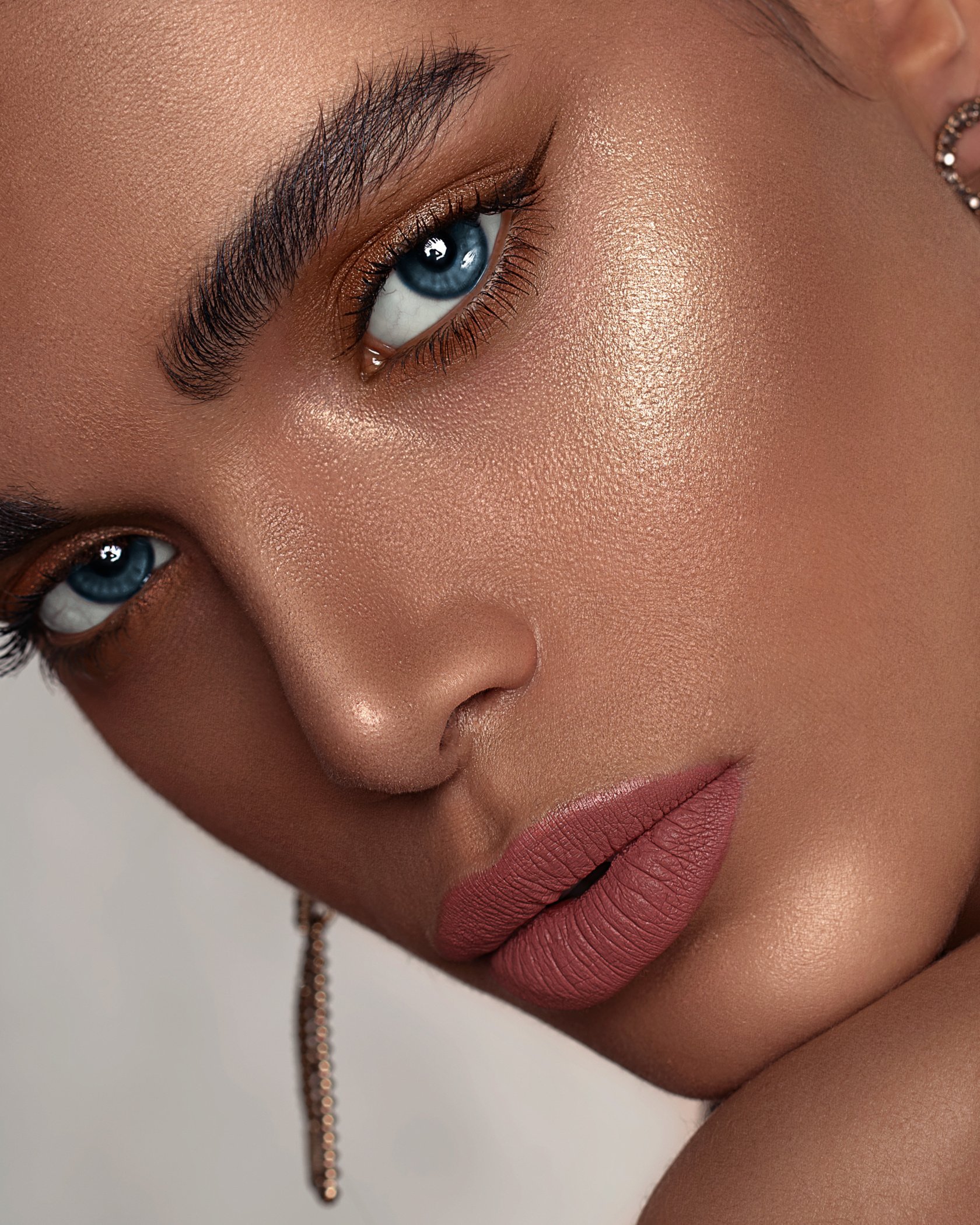 How We Shot It  Glow: Makeup & Lighting – Master Beauty Photography