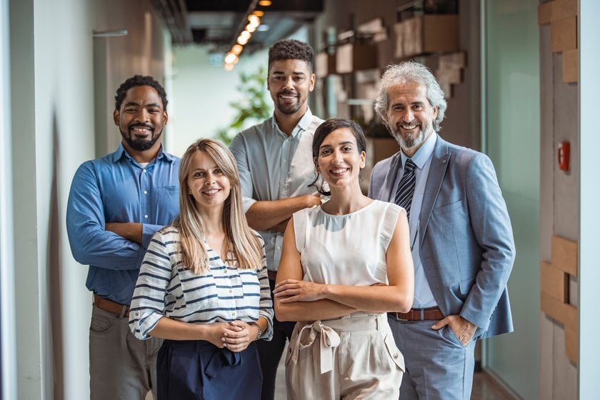 How To Take Group Photos: Tips & Tricks | Skylum Blog(5)
