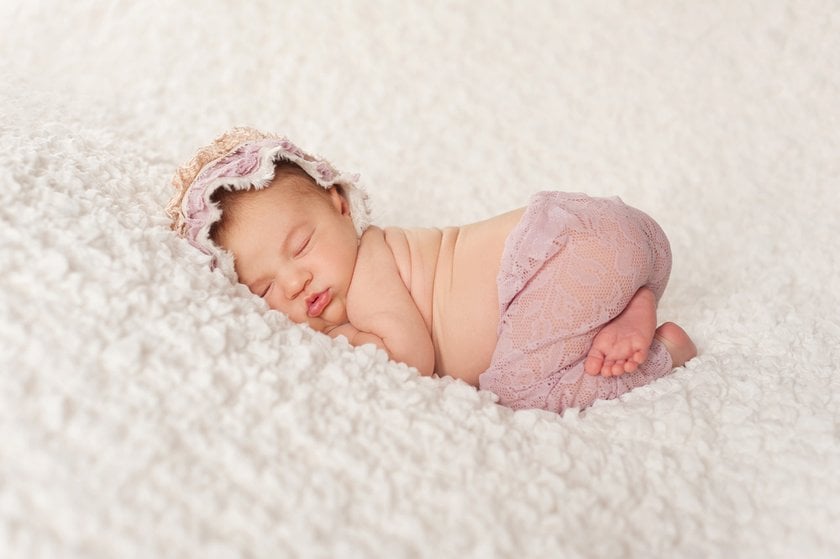 Inspiring Newborn Baby Photoshoot Ideas For New Parents | Skylum Blog(3)