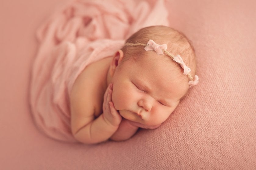 Inspiring Newborn Baby Photoshoot Ideas For New Parents | Skylum Blog(5)