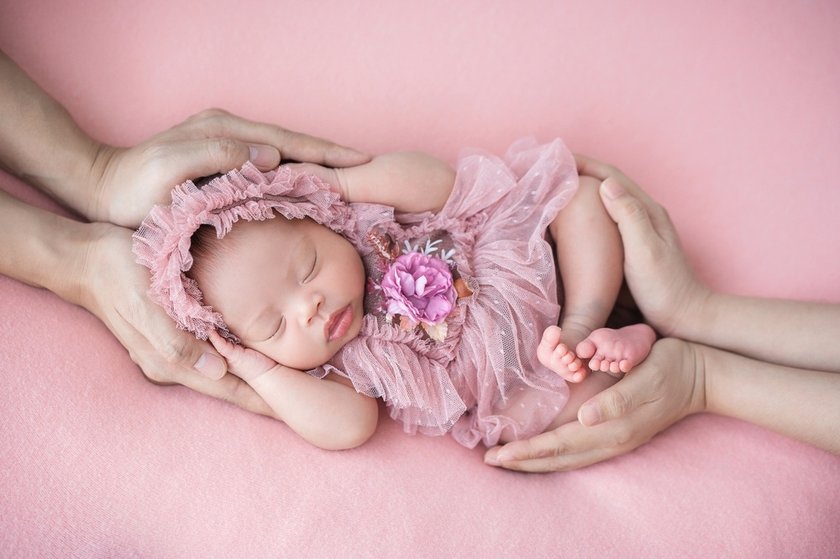 Inspiring Newborn Baby Photoshoot Ideas For New Parents | Skylum Blog(8)