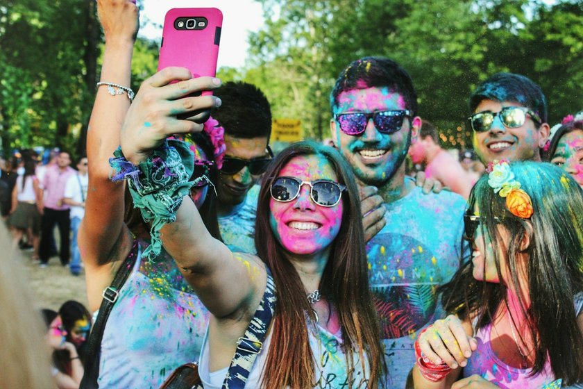 Celebrate National Selfie Day 2024 in Style: Snap, Edit, Share! | Skylum Blog(2)