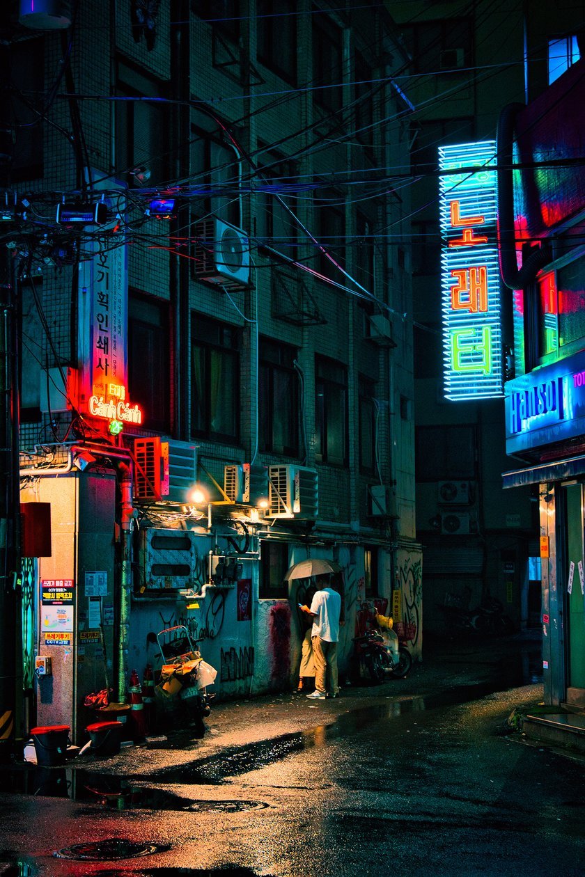 Night Photography: Exploring the Neon Dreamscape | Skylum Blog(4)