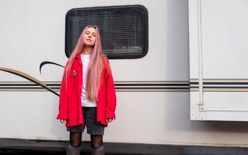 Girl Posing in Front of a Trailer | Skylum Blog