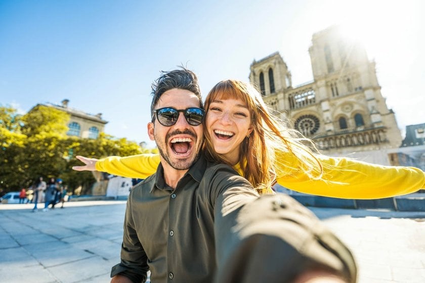 Cheerful Couple Taking a Selfie in Front of a Museum | Skylum Blog