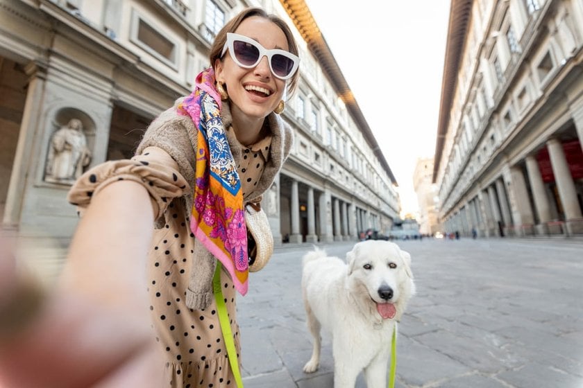 Woman with a Dog in Front of a Museum | Skylum Blog