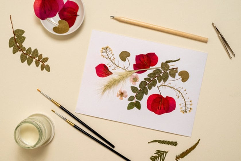 The card is made of pressed flowers | Skylum Blog