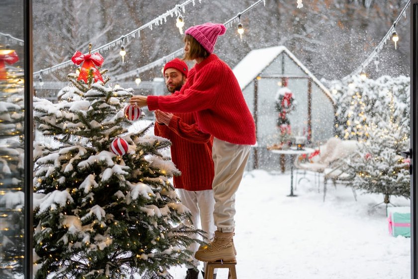 Modern Stylish Couple Decorating the Christmas Tree | Skylum Blog