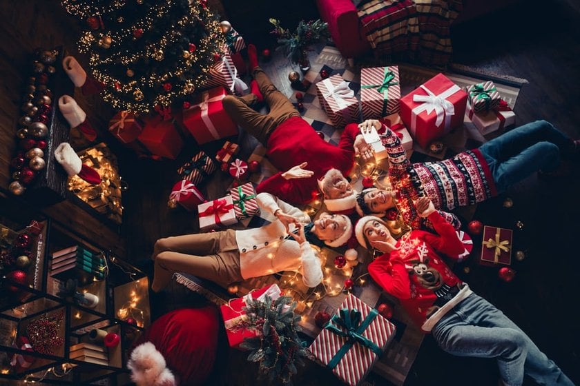 Incredible Photo of a Family Surrounded by Gifts | Skylum Blog