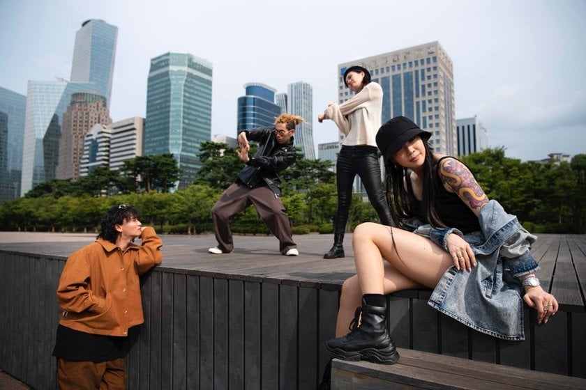 Group Picture Ideas: Easy Ways To Get The Best Shot | Skylum Blog(5)