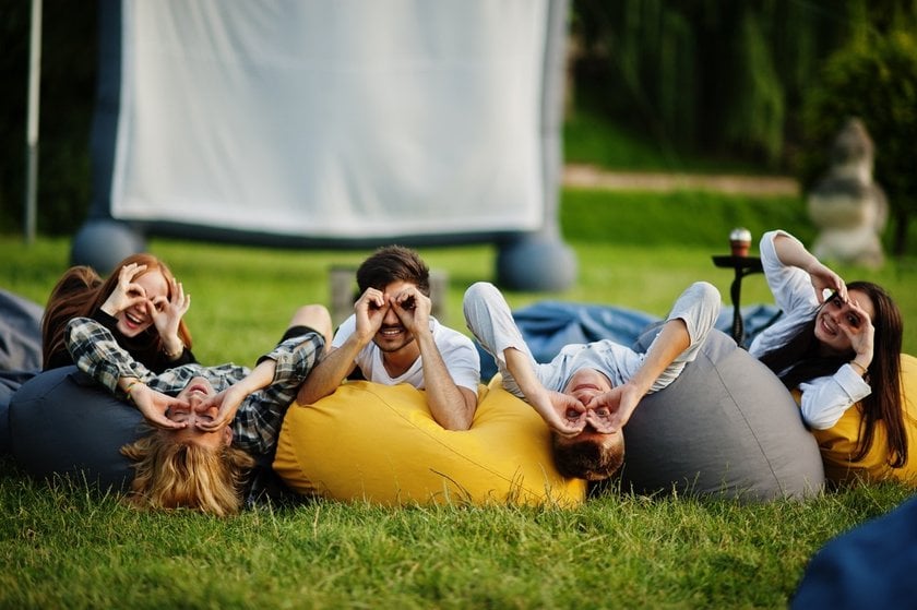 Group Picture Ideas: Easy Ways To Get The Best Shot | Skylum Blog(14)