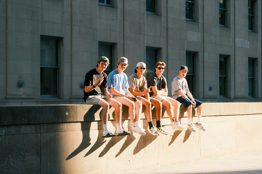 Group Picture Ideas: Easy Ways To Get The Best Shot | Skylum Blog(3)