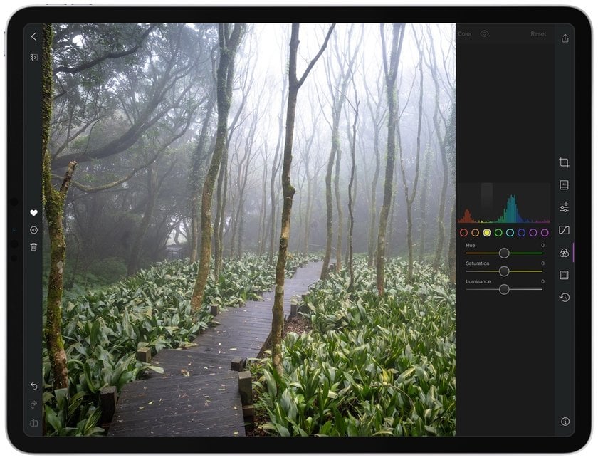 Best Raw Photo Apps For iOS: 10 Must-Have Tools 2025  | Skylum Blog(6)