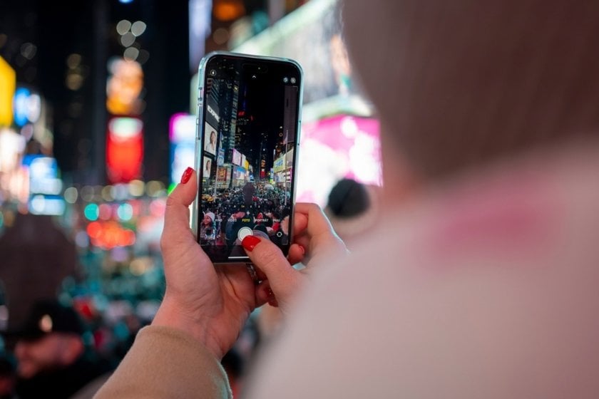 Night city photo on iPhone | Skylum How To