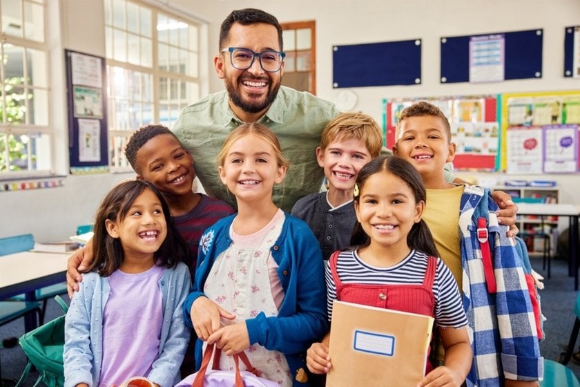 Group photo of schoolchildren | Skylum Blog