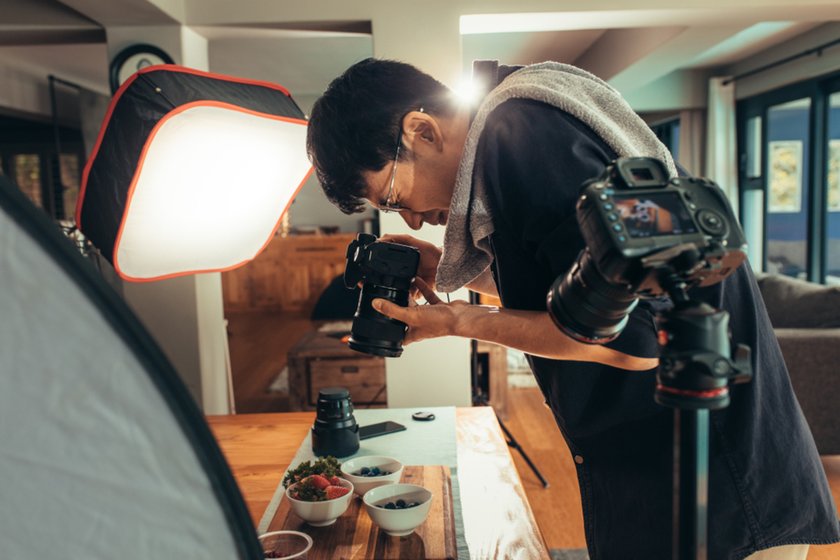 Photographer takes food photos | Skylum Blog