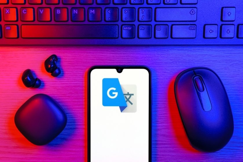 Translator icon on phone | Skylum Blog