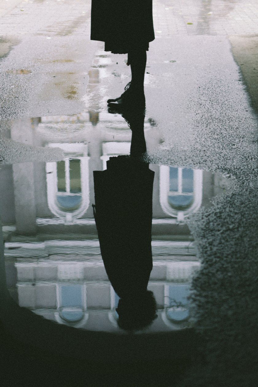 Photo of a woman in the city in a puddle | Skylum Blog