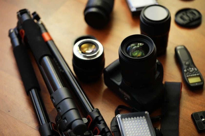 Tripod camera lens on table | Skylum Blog