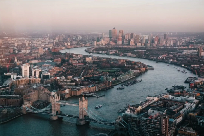 Photo of the city and bridge with Tilt-Shift Effect | Skylum Blog