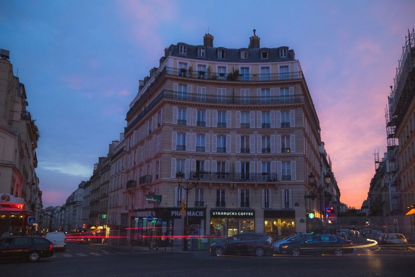 Photo of the city at blue hour | Skylum Blog