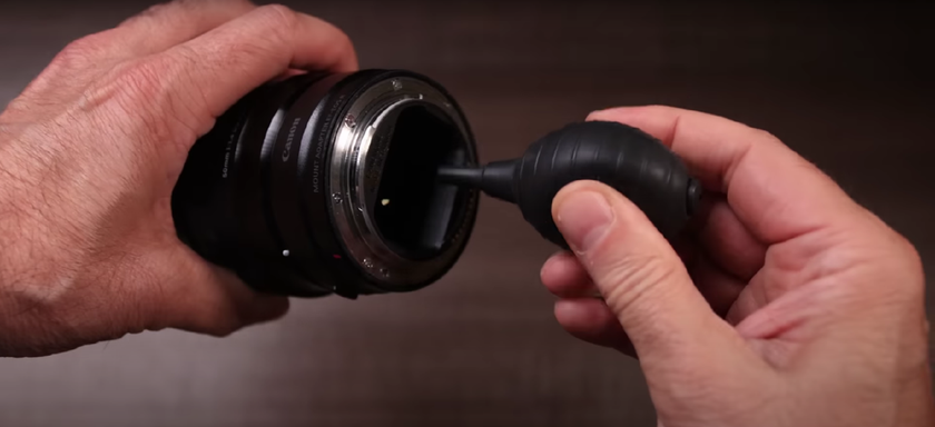 Blowing out the rear of the lens with a special blower | Skylum Blog