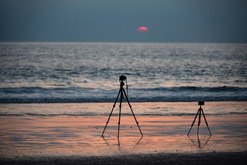 Two cameras on tripods on the shore of the sea | Skylum Blog