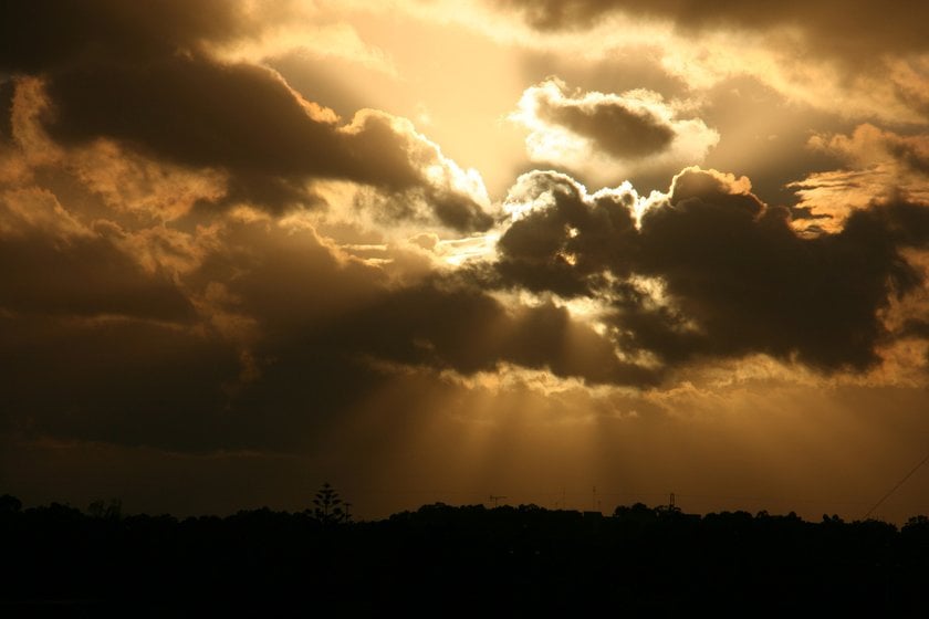 Cloudy sky at golden hour | Skylum Blog