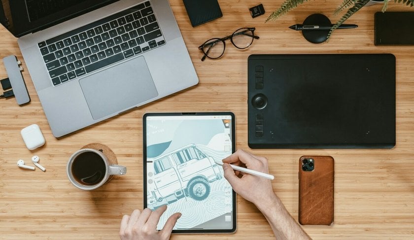 A designer draws on a tablet | Skylum Blog