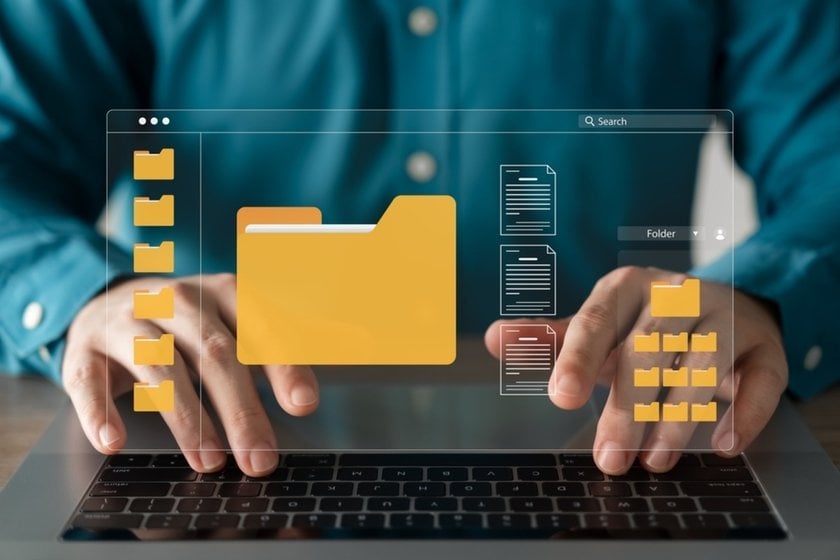 Folder icons on a laptop | Skylum How-to