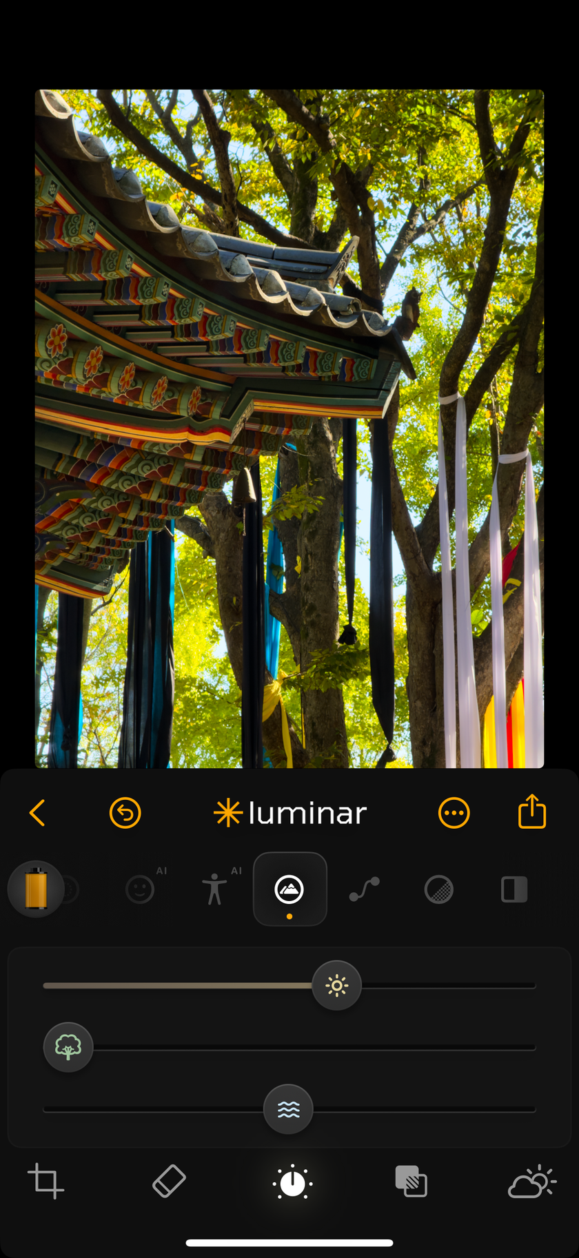 Editing photos in Luminar Mobile | Skylum How-to