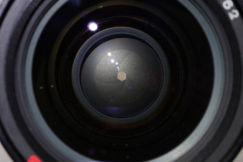 The shutter on a camera lens | Skylum Blog