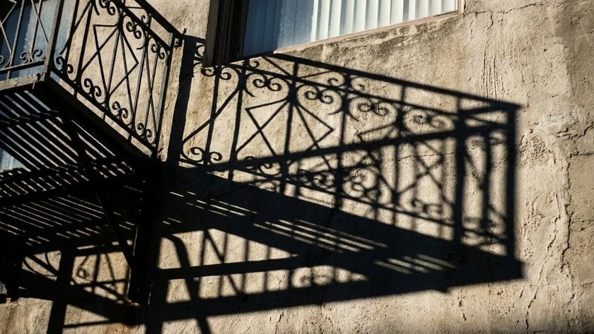 The shadow of the stairs on the wall | Skylum Blog