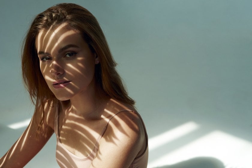 Portrait of a girl with a shadow from a leaf on her face | Skylum Blog