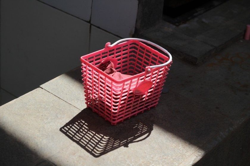 The shadow of the basket on the floor | Skylum Blog
