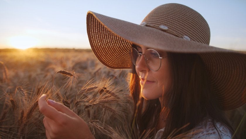 Portrait of a girl at golden hour | Skylum Blog