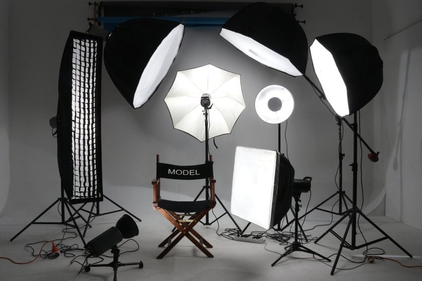 Light sources in a photo studio | Skylum Blog