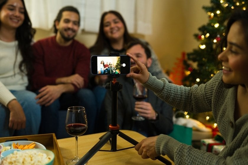 A group of friends taking a selfie | Skylum Blog