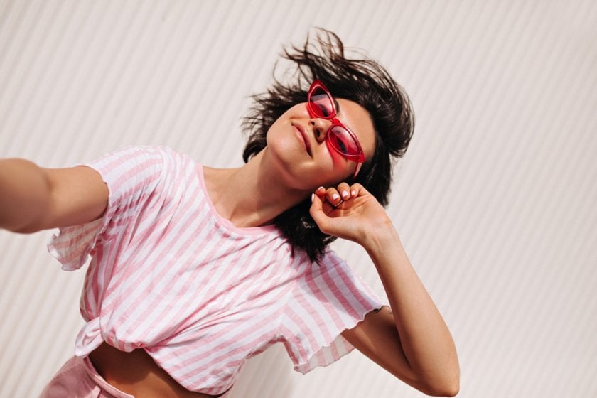Selfie of a girl in pink glasses | Skylum Blog