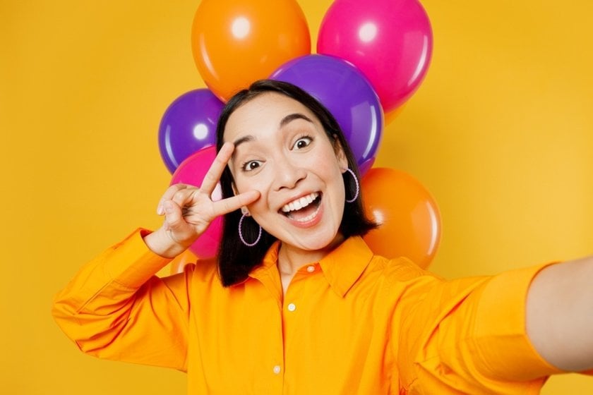 A girl's selfie with balloons in the background | Skylum Blog