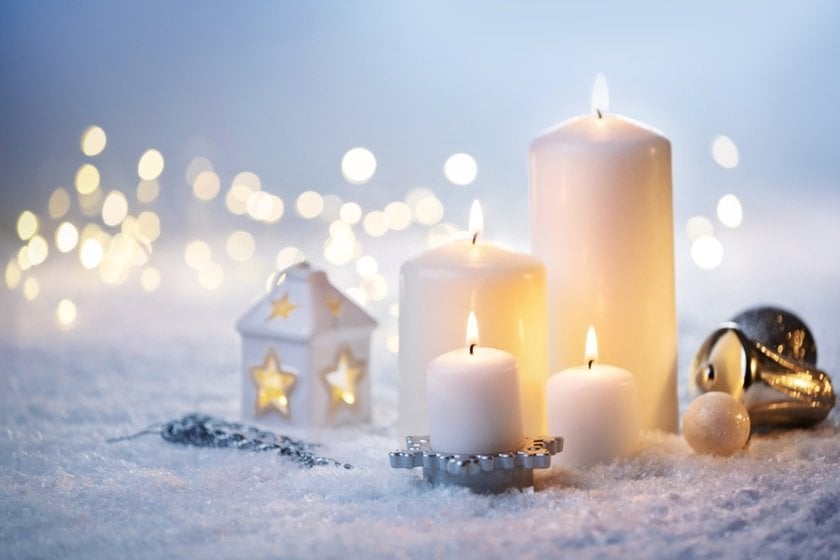 Lit candles in the snow | Skylum Blog