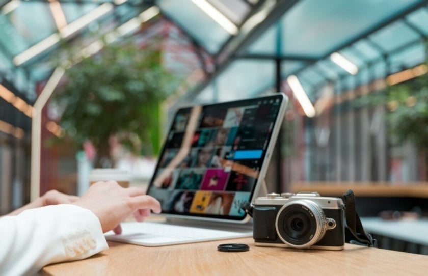 Photographer compares portfolios | Skylum Blog