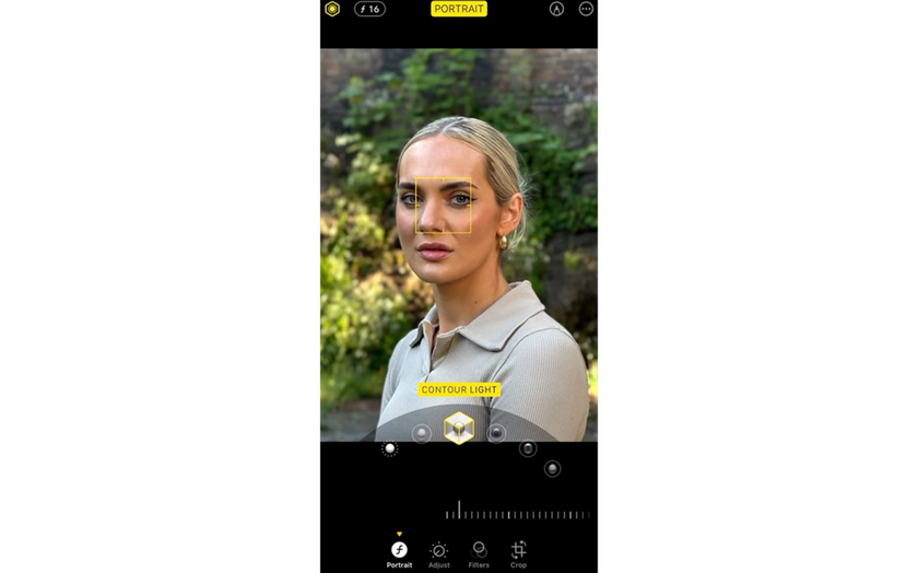 Lighting in a Portrait Photo on an iPhone | Skylum Blog