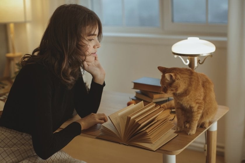 A girl with a book and a cat | Skylum How-to